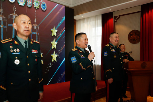 Батлан хамгаалах салбарын зарим офицеруудад ахлах офицерын хурандаа цол олголоо